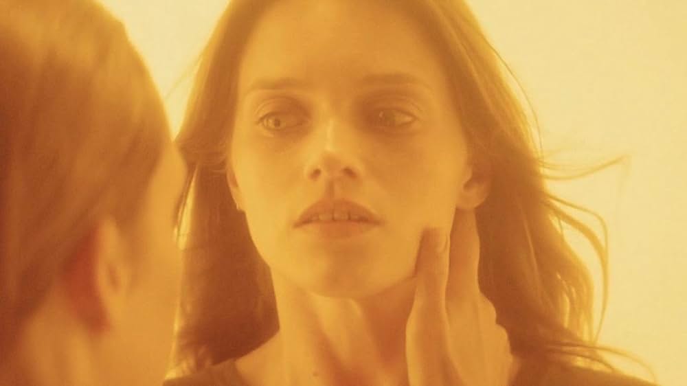 ストレンジャー 異界からの訪問者の画像