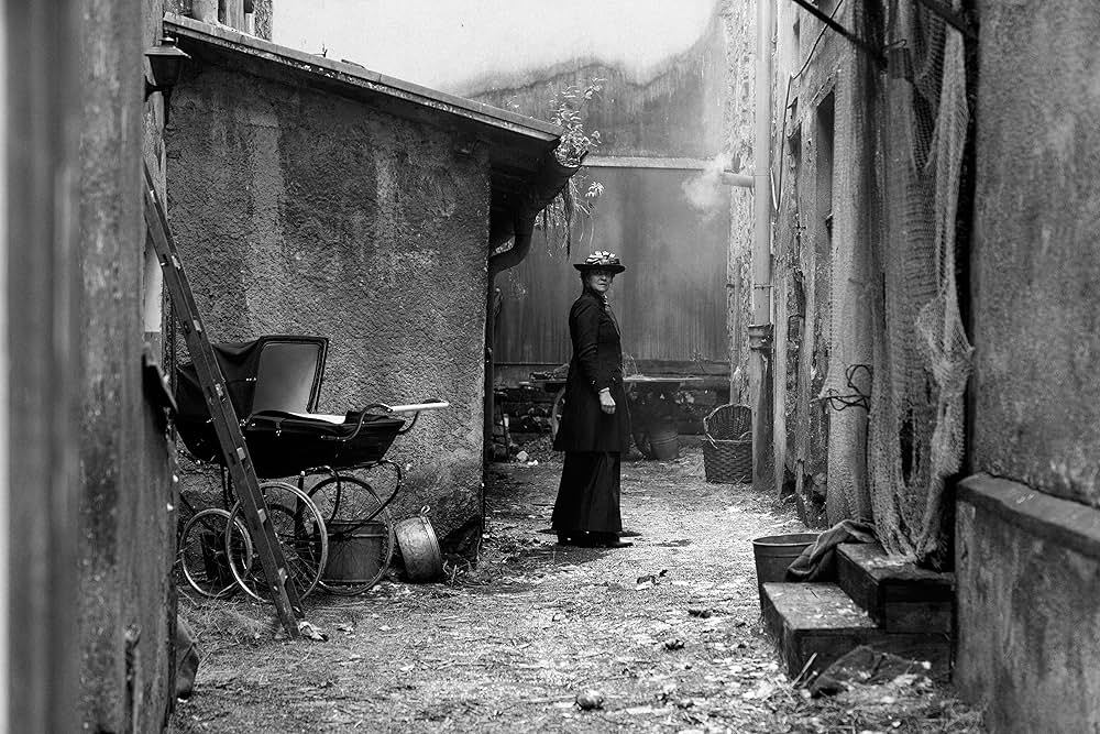 ガール・ウィズ・ニードルの画像