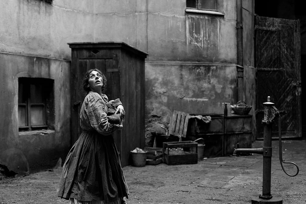 ガール・ウィズ・ニードルの画像