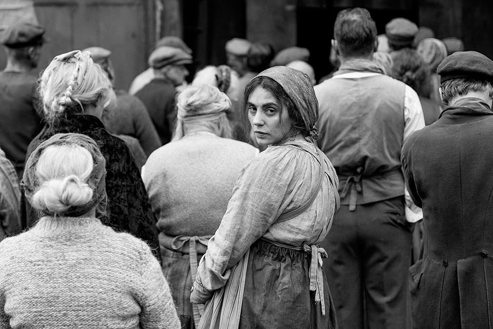 ガール・ウィズ・ニードルの画像