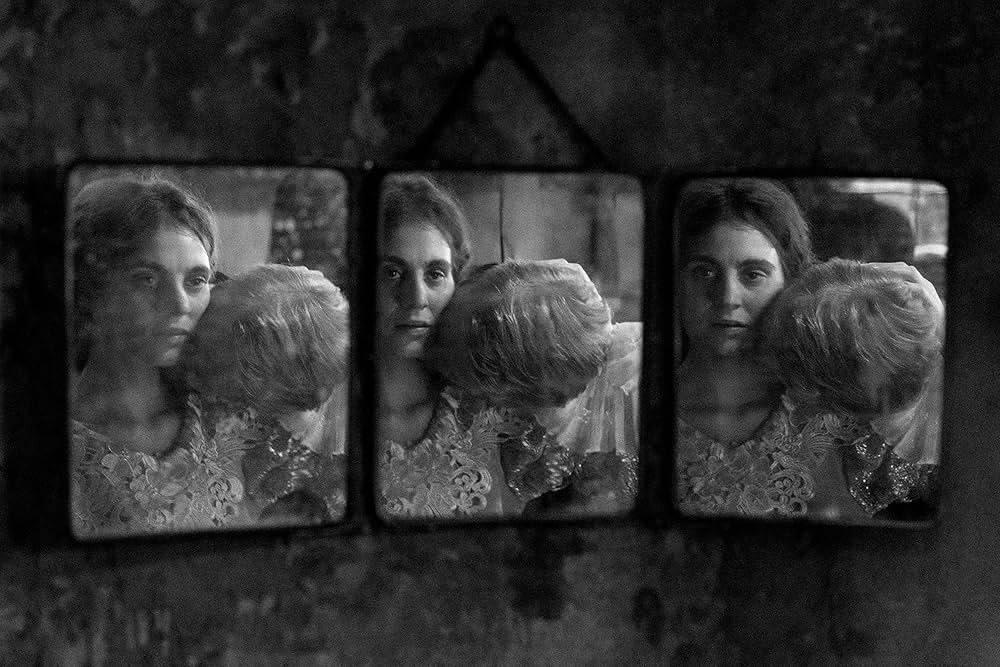 ガール・ウィズ・ニードルの画像