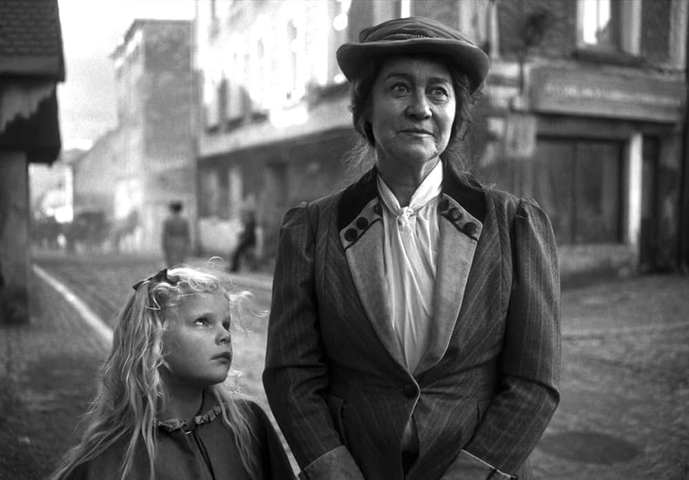 ガール・ウィズ・ニードルの画像