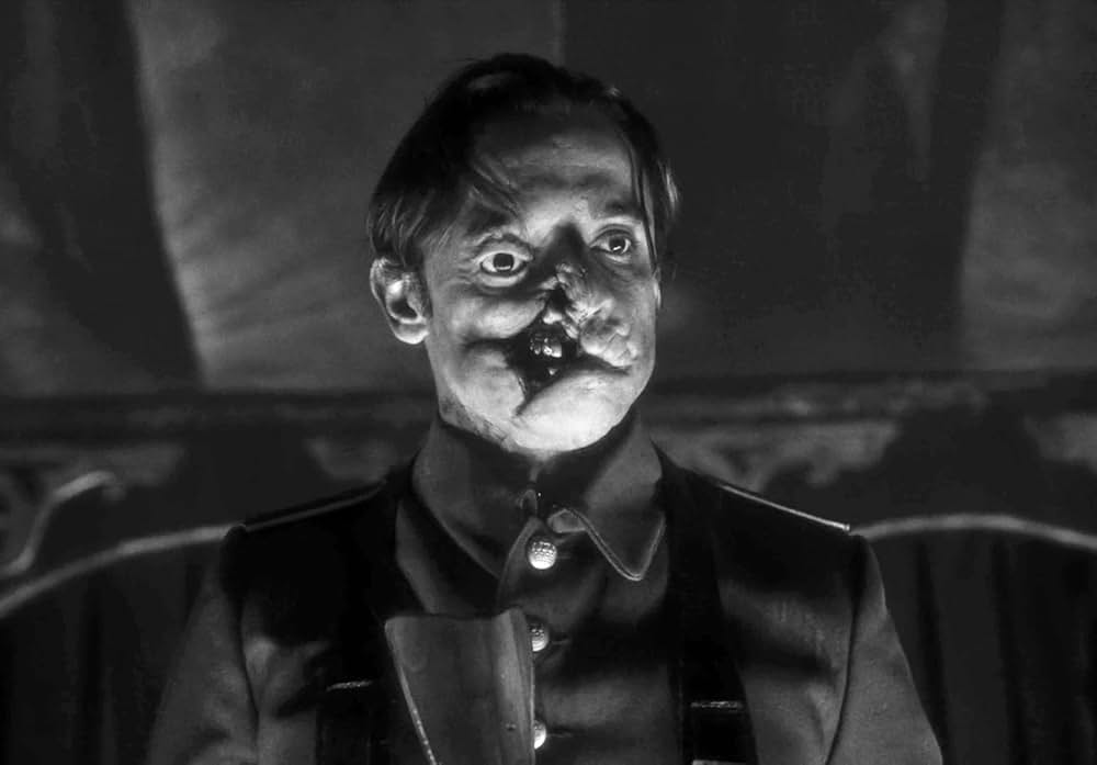 ガール・ウィズ・ニードルの画像