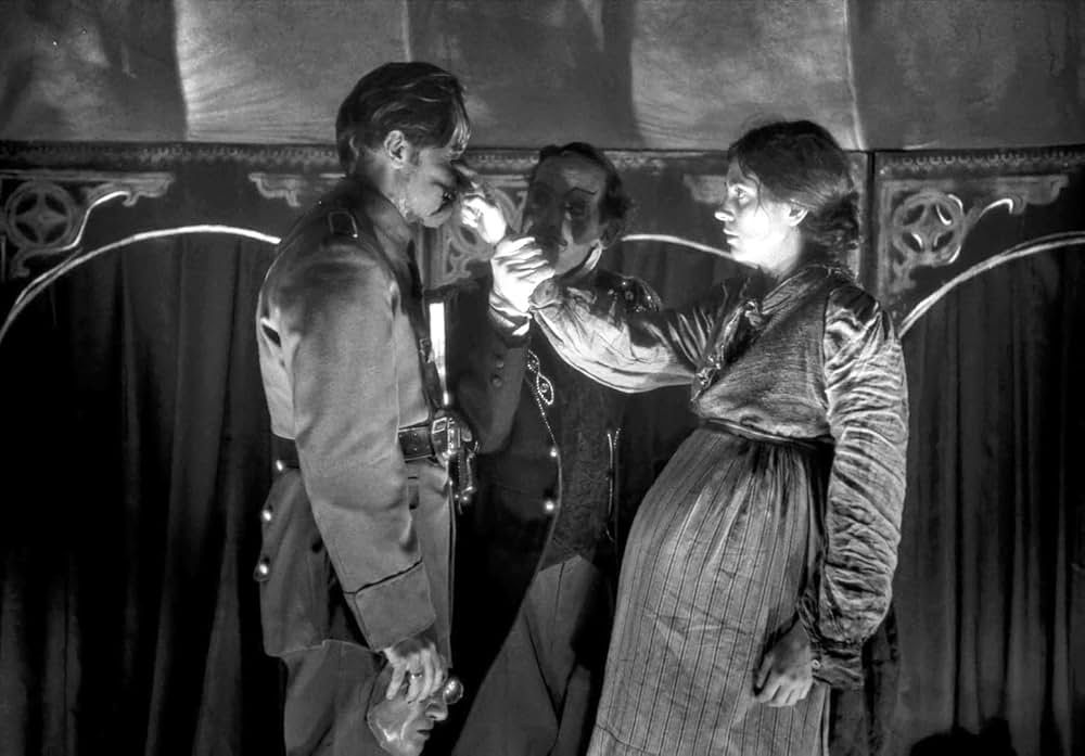 ガール・ウィズ・ニードルの画像