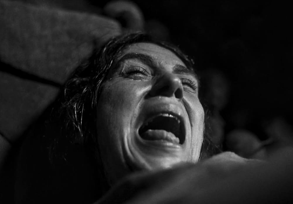 ガール・ウィズ・ニードルの画像