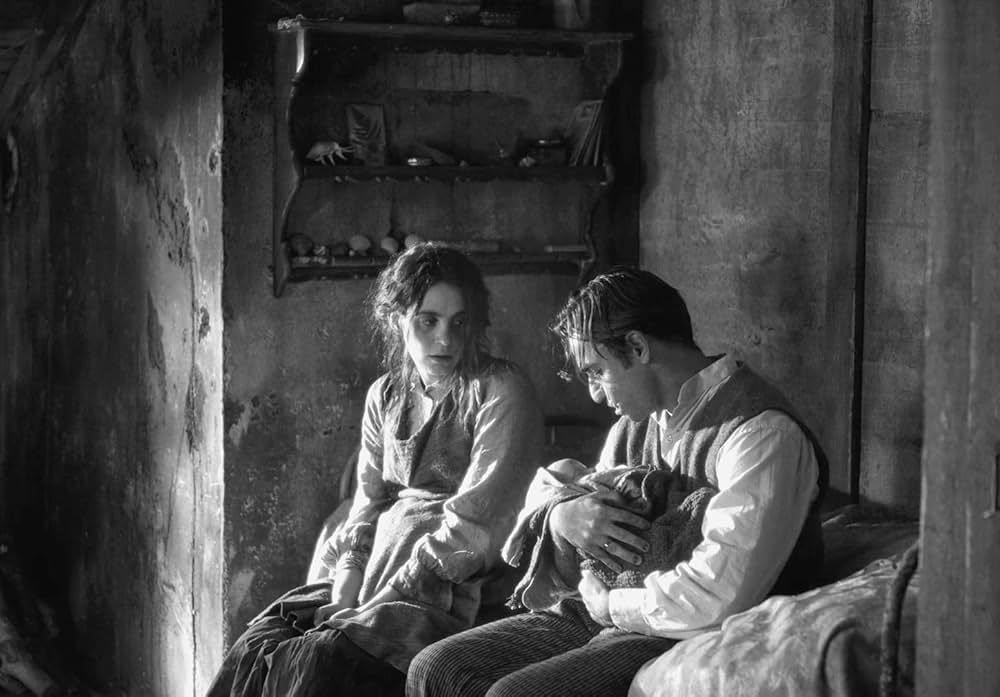 ガール・ウィズ・ニードルの画像