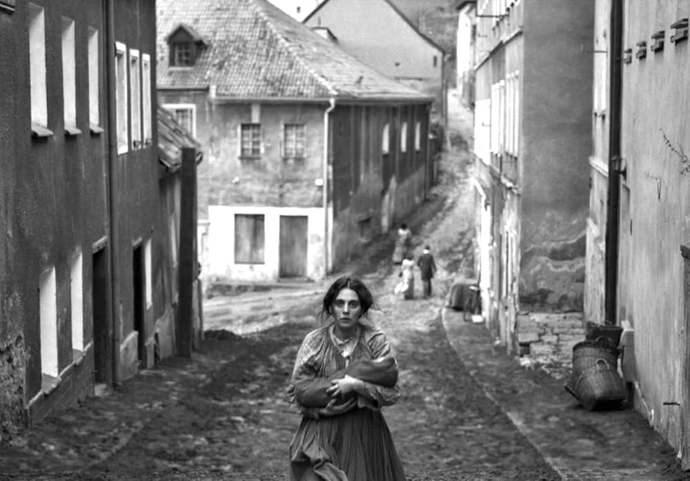 ガール・ウィズ・ニードルの画像