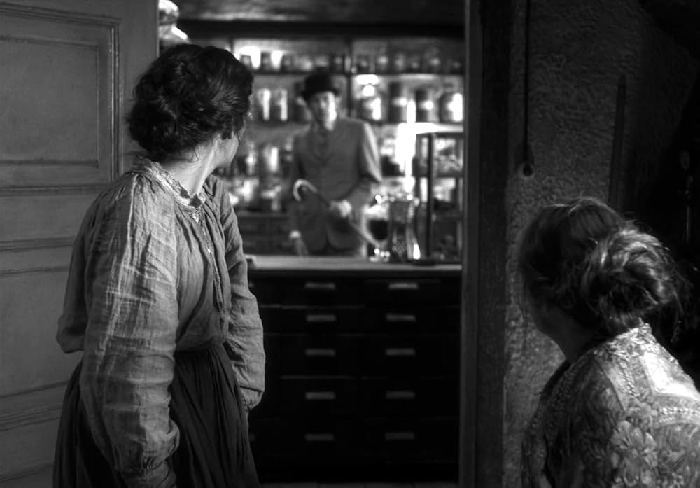 ガール・ウィズ・ニードルの画像