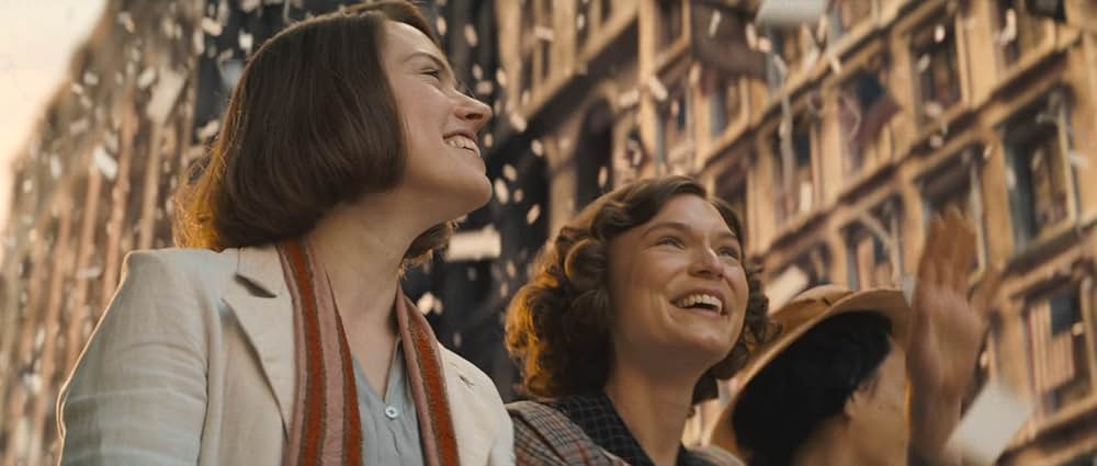 ヤング・ウーマン・アンド・シーの画像