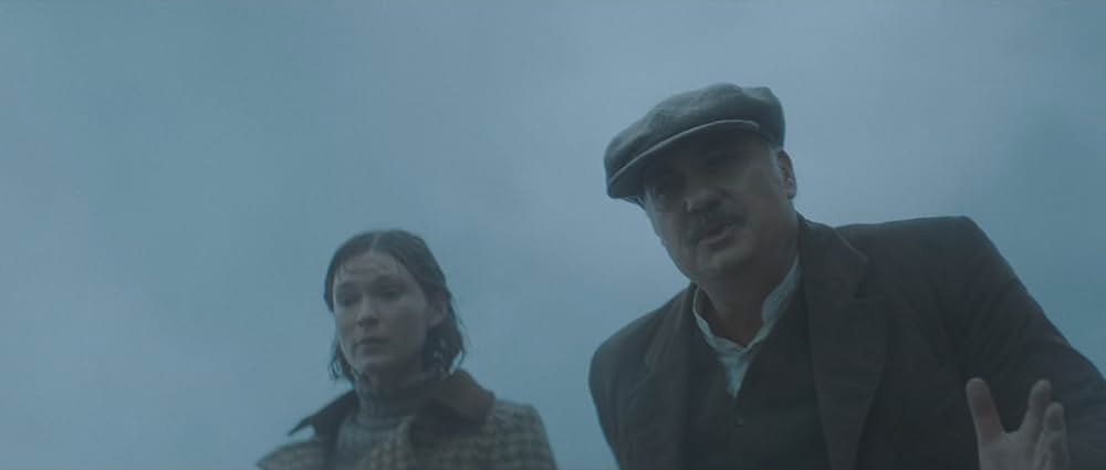 ヤング・ウーマン・アンド・シーの画像