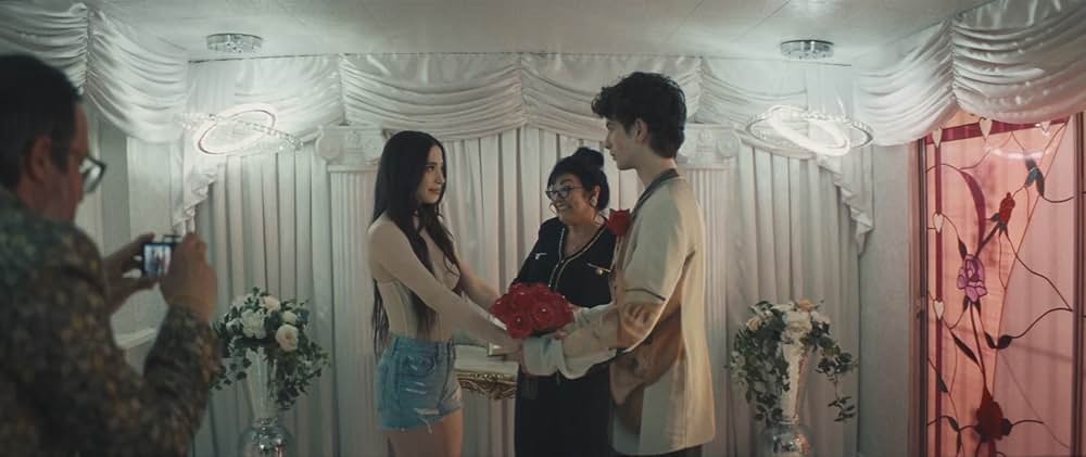 ANORA アノーラの画像