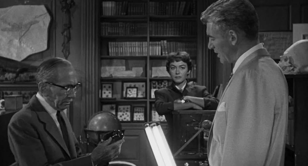 極地からの怪物 大カマキリの脅威の画像