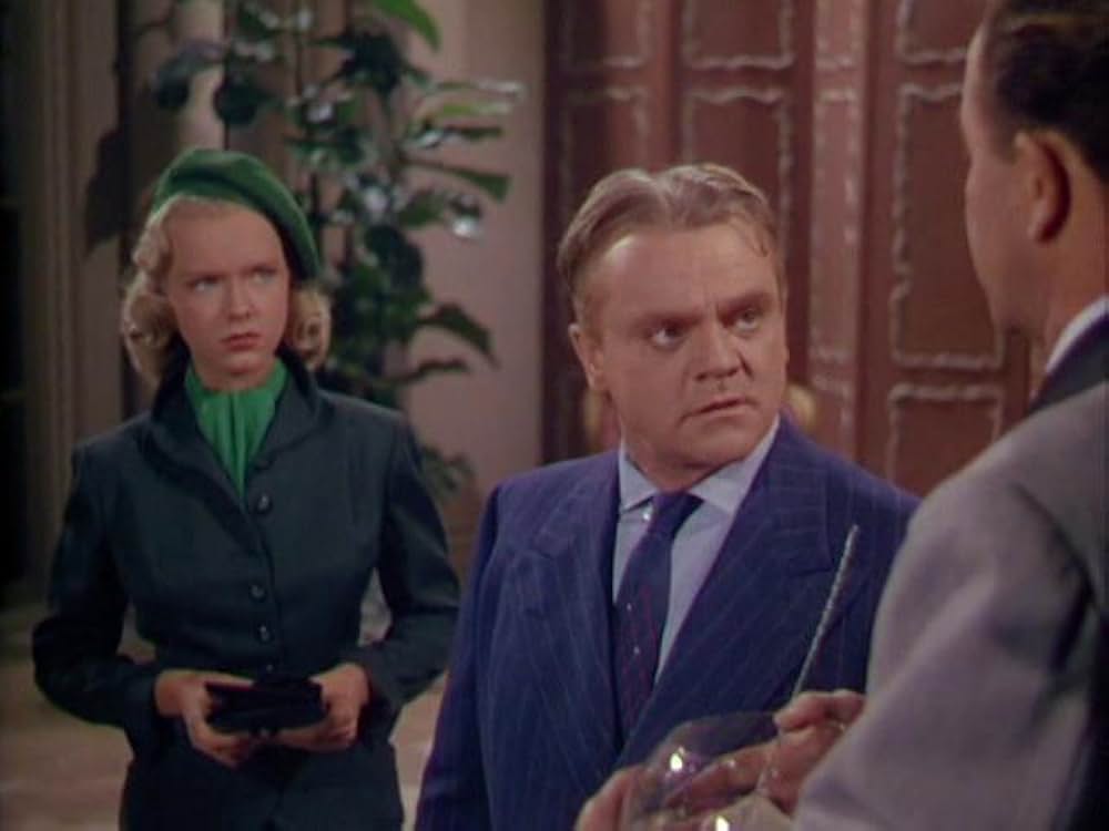 路上のライオンの画像