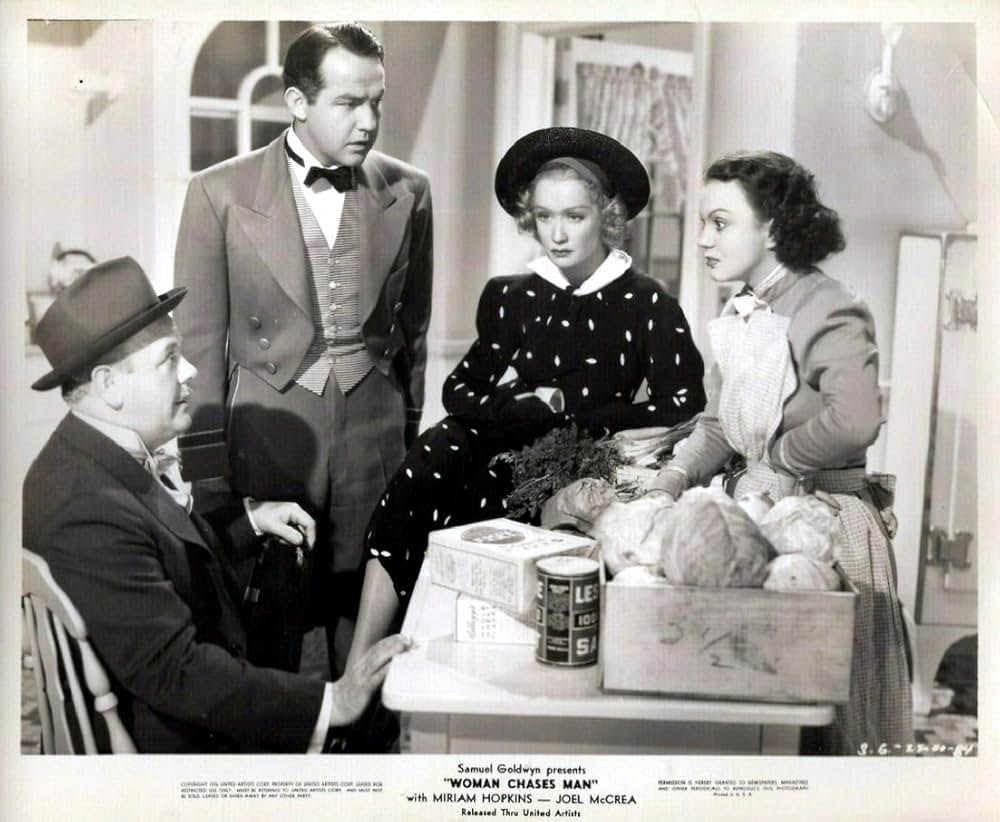 木に攀る女の画像