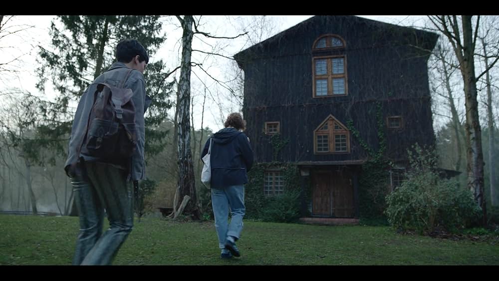 カラーズ・オブ・エビル：レッドの画像