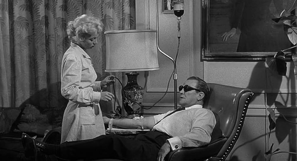 美女とエイリアンの画像