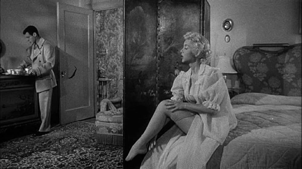 美女とエイリアンの画像