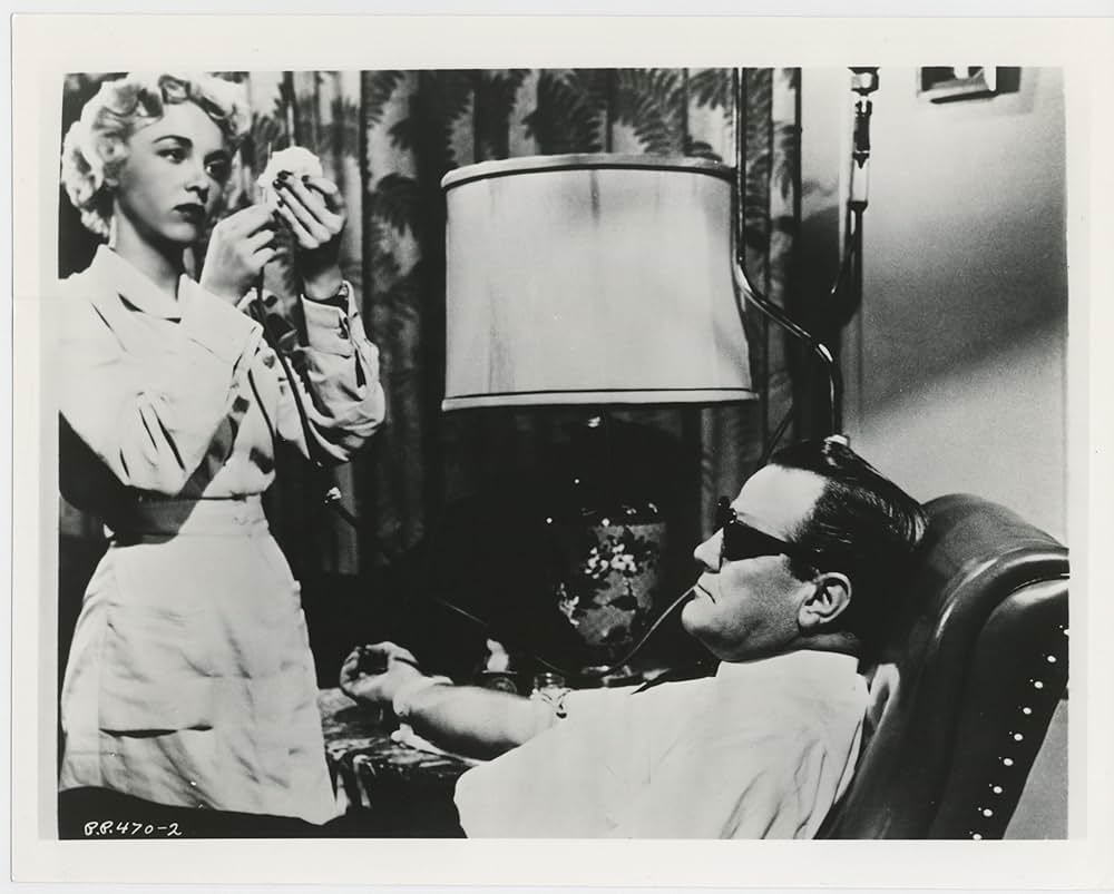 美女とエイリアンの画像