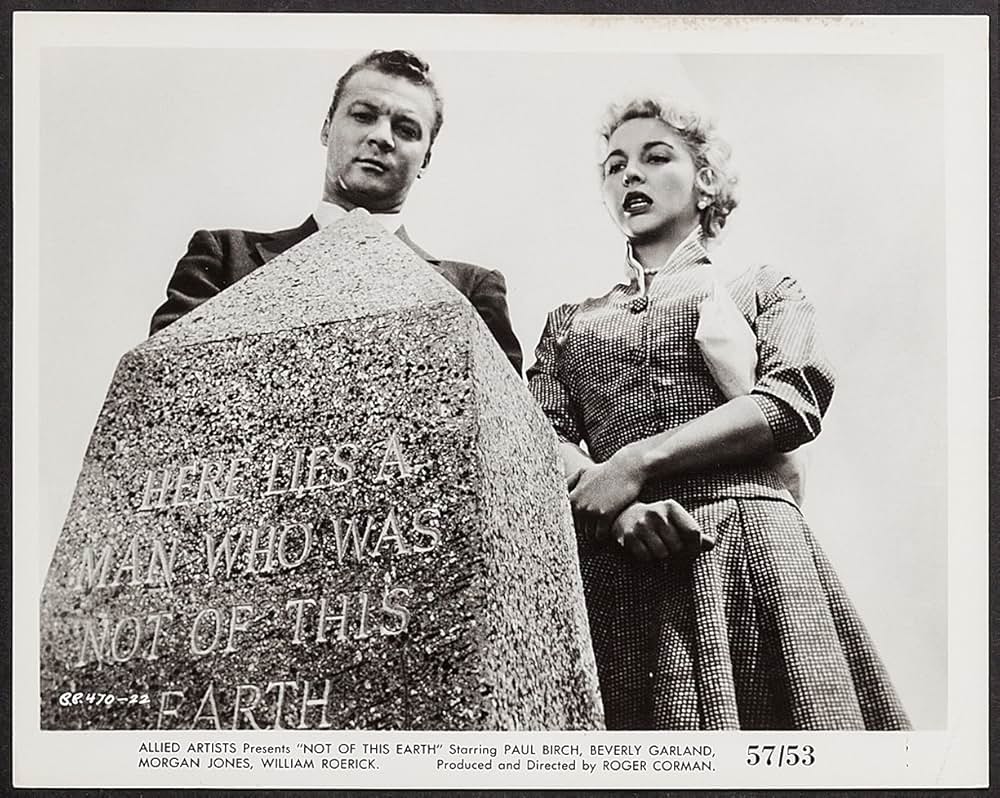 美女とエイリアンの画像