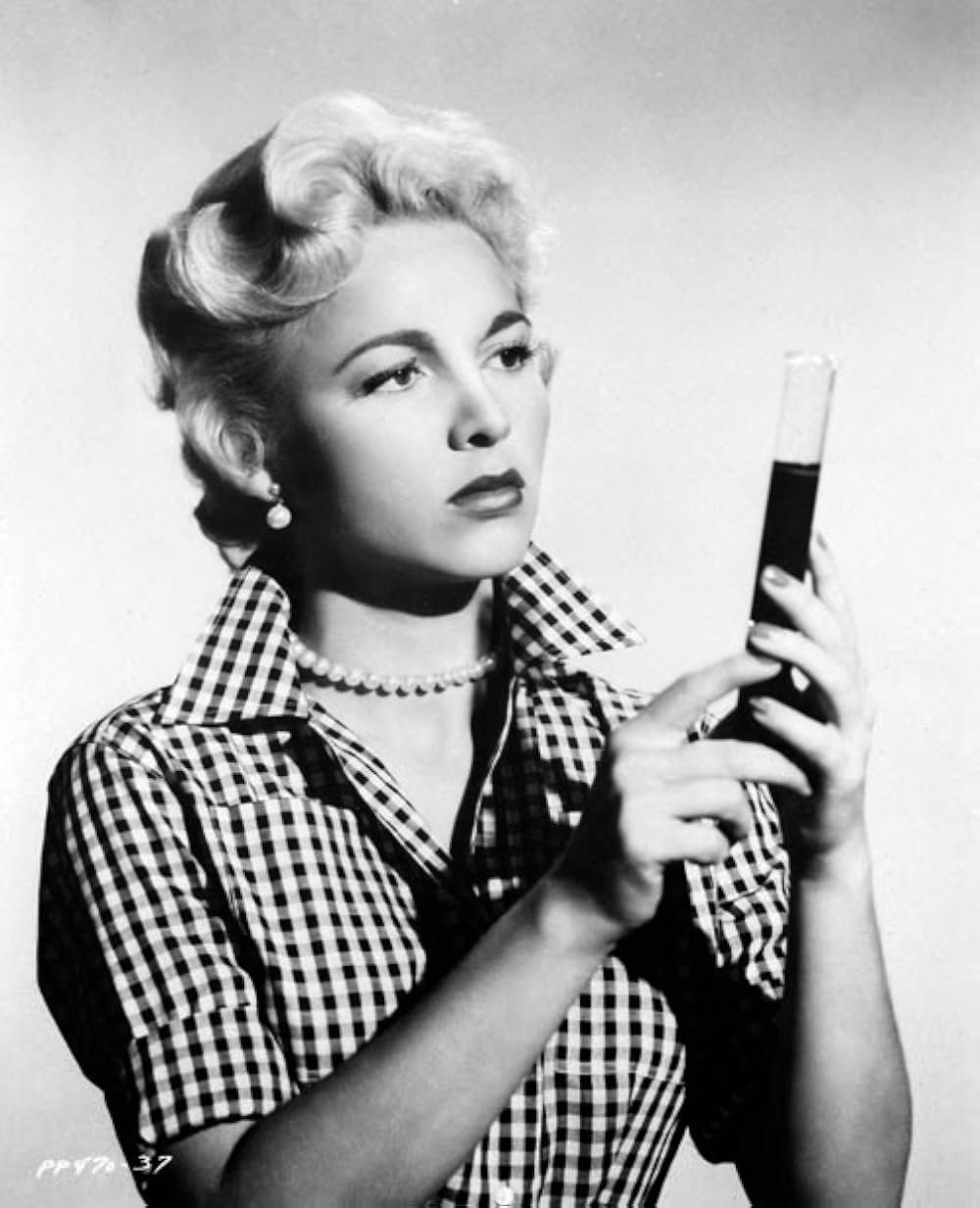 美女とエイリアンの画像