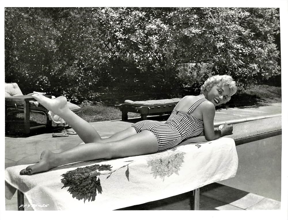 美女とエイリアンの画像