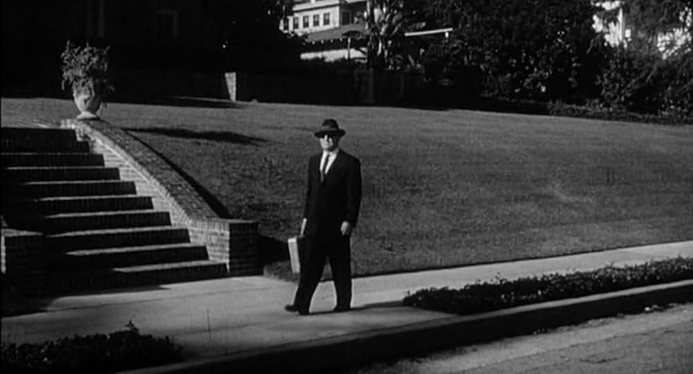 美女とエイリアンの画像