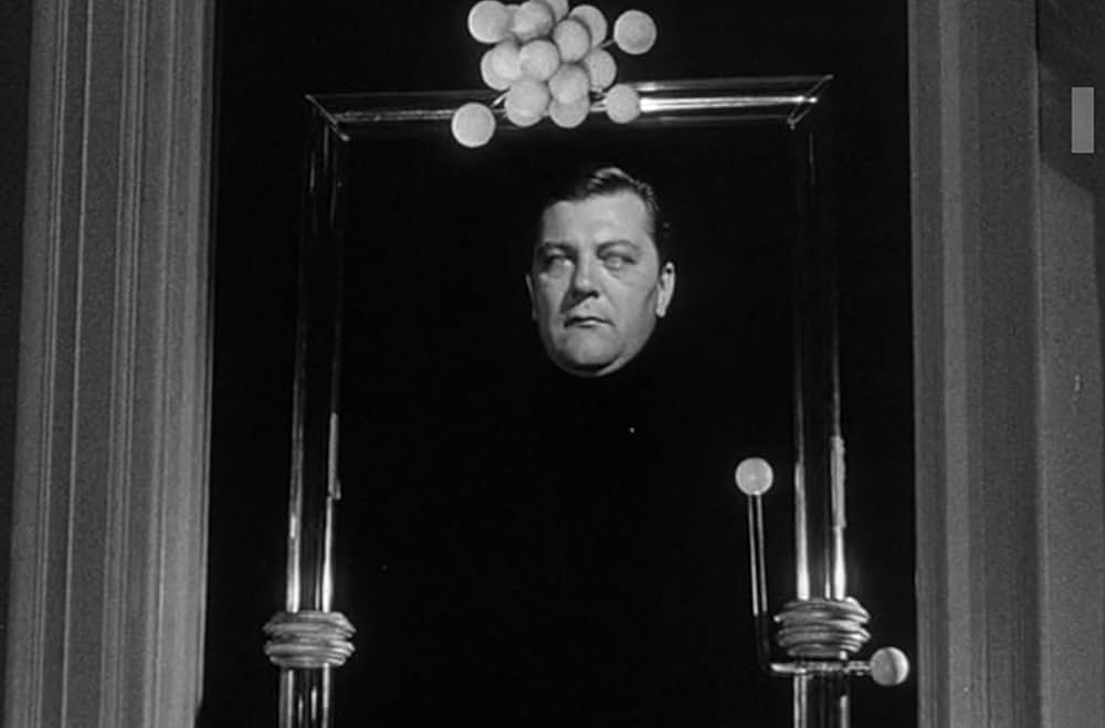 美女とエイリアンの画像