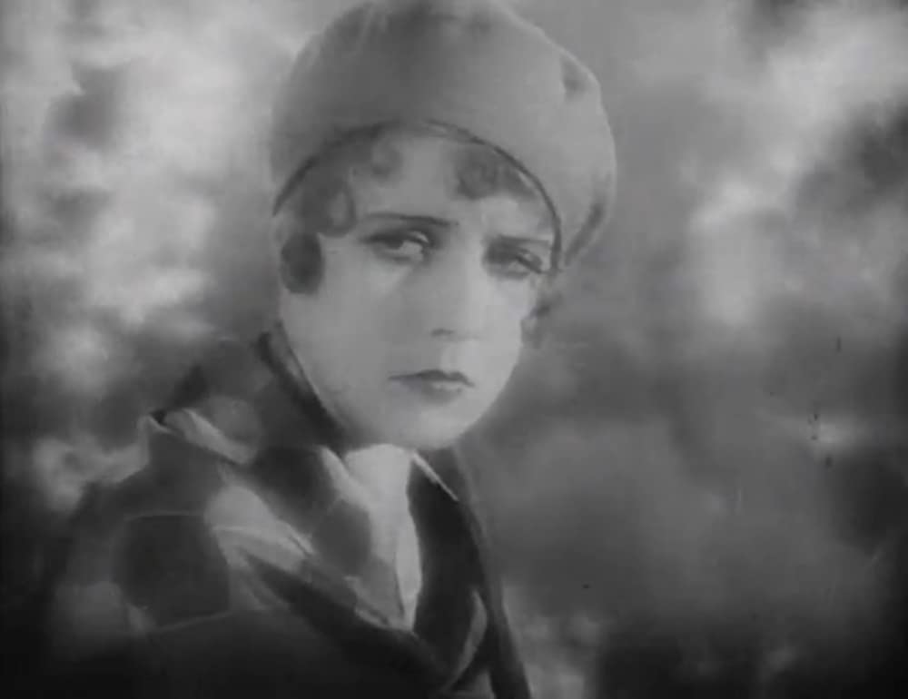 踊る娘たちの画像