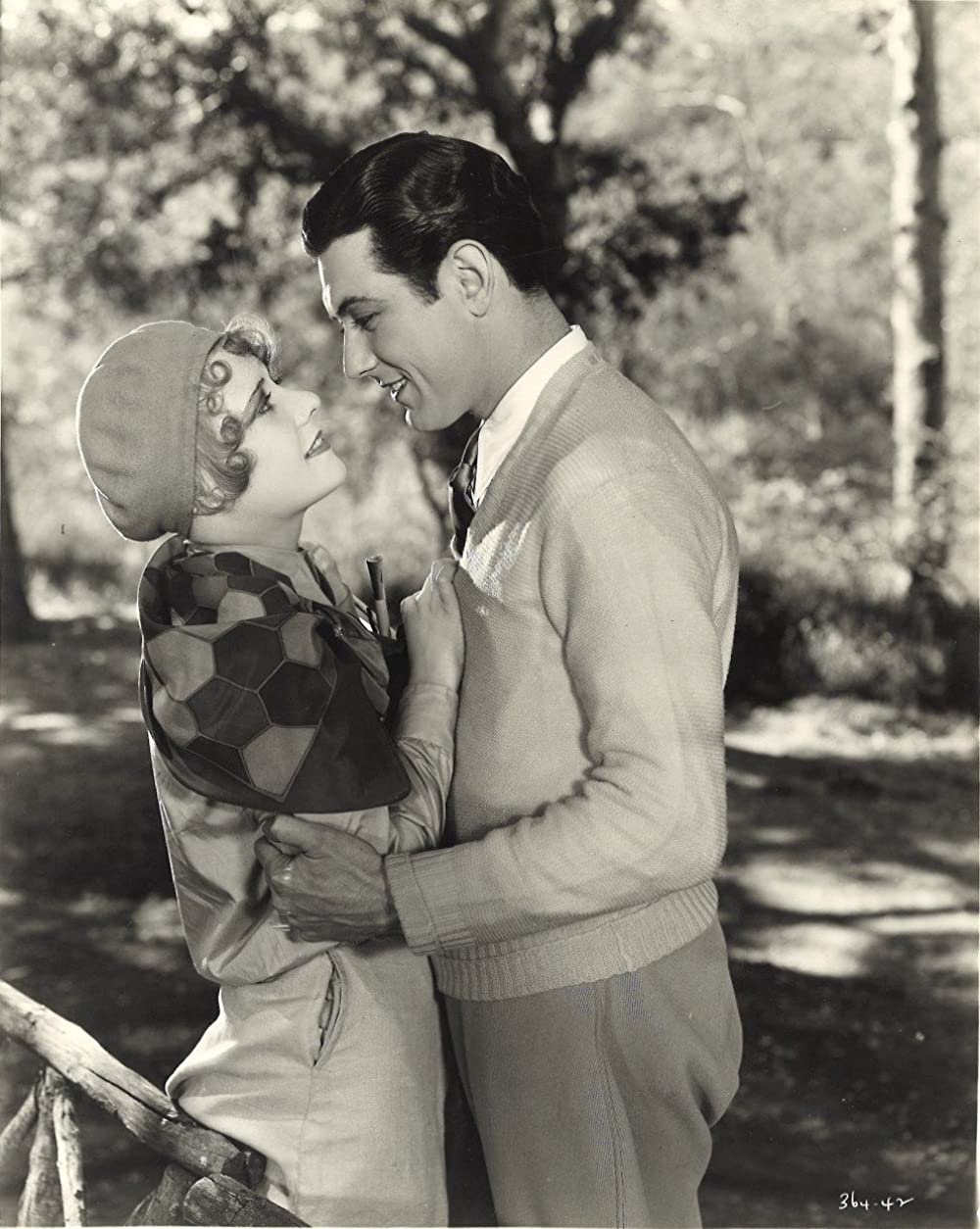 踊る娘たちの画像