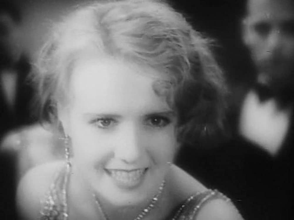 踊る娘たちの画像