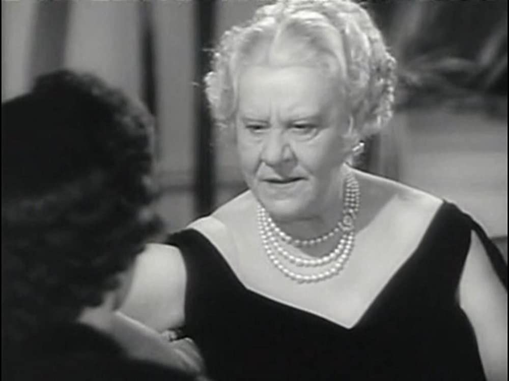 真珠と未亡人の画像