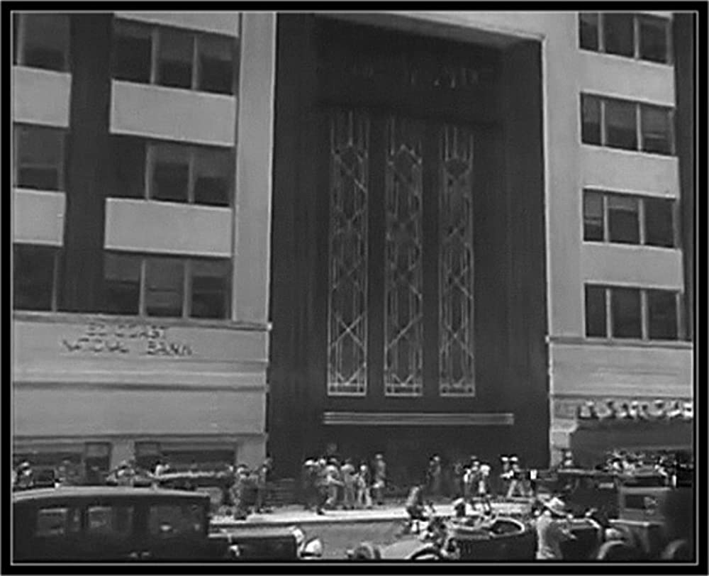 摩天楼の狼の画像