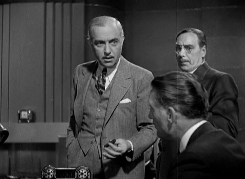 摩天楼の狼の画像