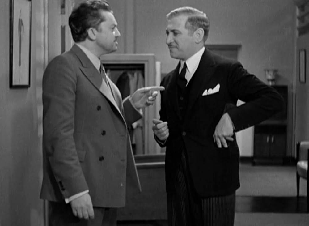 摩天楼の狼の画像