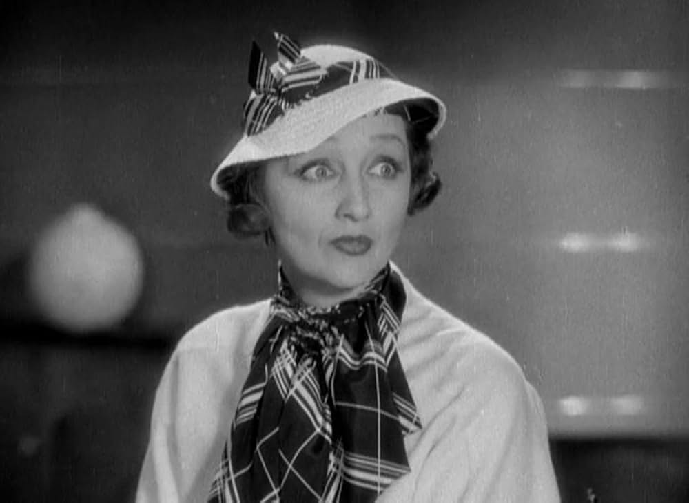 摩天楼の狼の画像