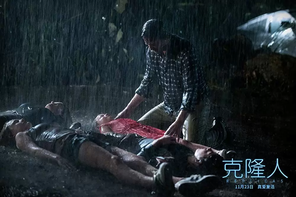 「レプリカズ」キアヌ・リーブス & アリス・イブ & エミリー・アリン・リンド & エムジェイ・アンソニー & アリア・リリック・リーブの画像