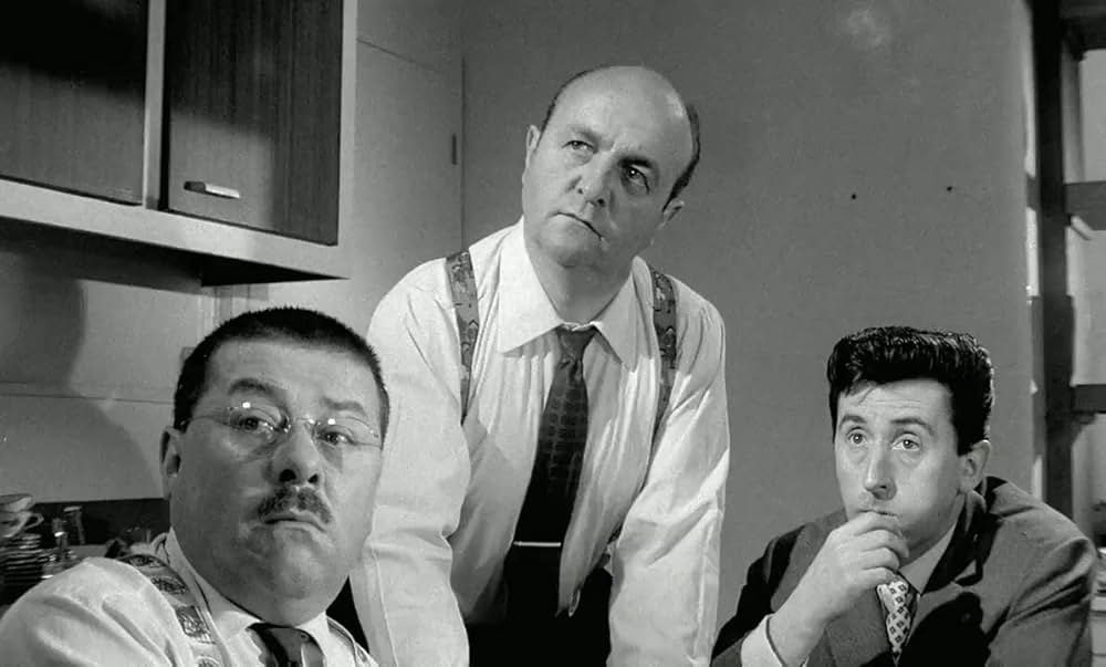 ハジキを持ったおじさんたちの画像