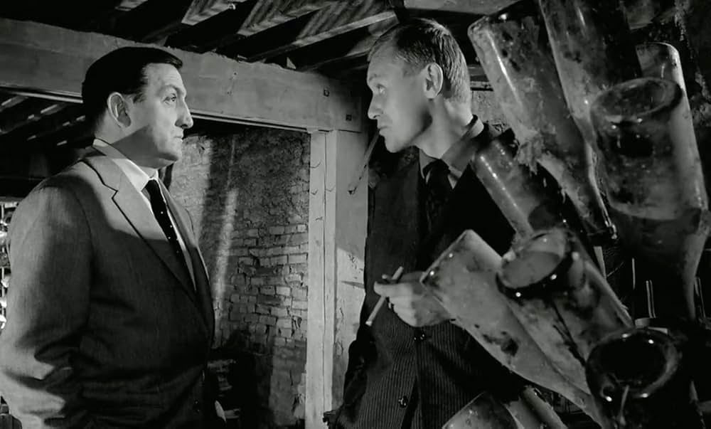 ハジキを持ったおじさんたちの画像