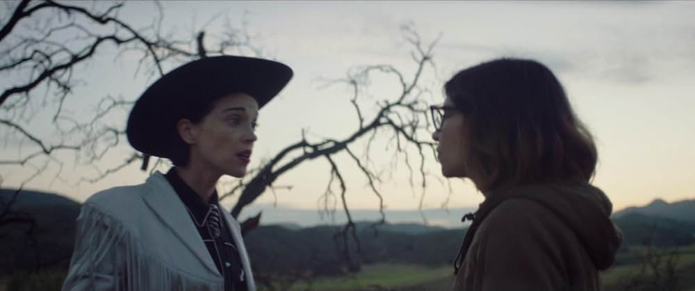 The Nowhere Inn（原題）の画像