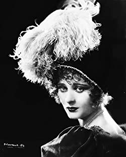 「祖国の叫び」ドロレス・コステロの画像