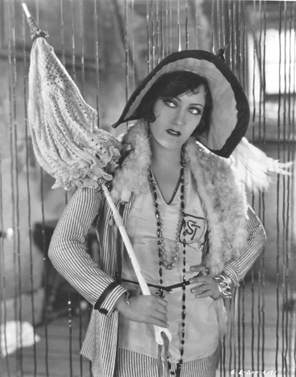 「港の女」グロリア・スワンソンの画像