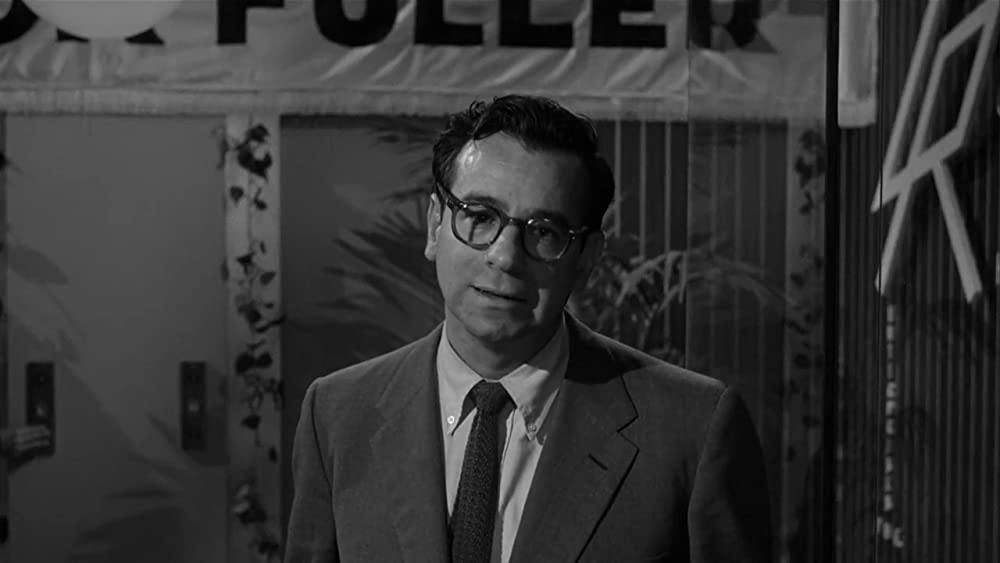 「群衆の中の一つの顔」ウォルター・マッソーの画像