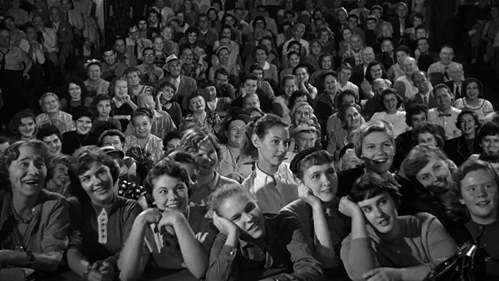 「群衆の中の一つの顔」の画像