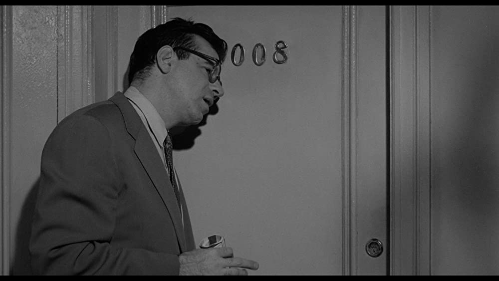 「群衆の中の一つの顔」ウォルター・マッソーの画像