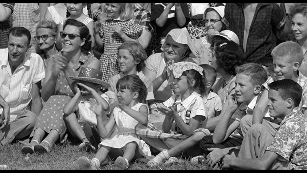 「群衆の中の一つの顔」の画像