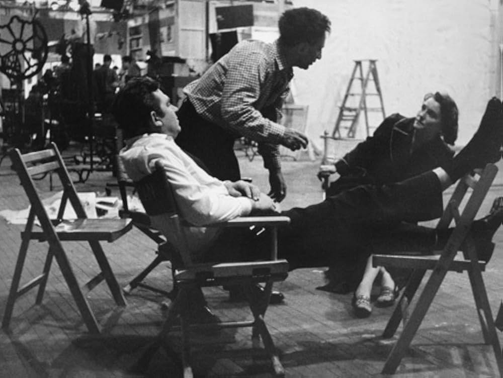 「群衆の中の一つの顔」の画像