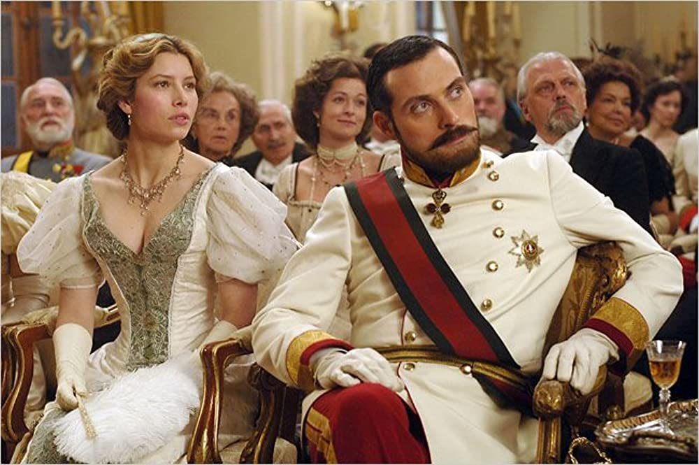 「幻影師アイゼンハイム」ルーファス・シーウェル & ジェシカ・ビールの画像