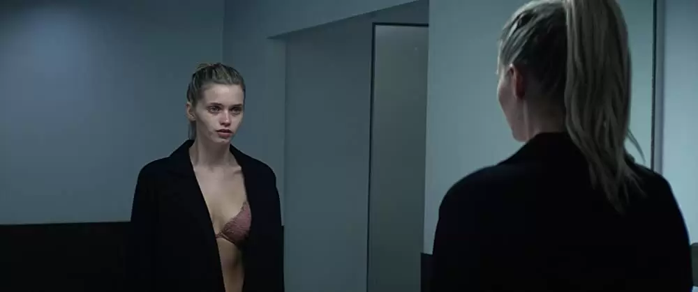 ネオン・デーモンの画像