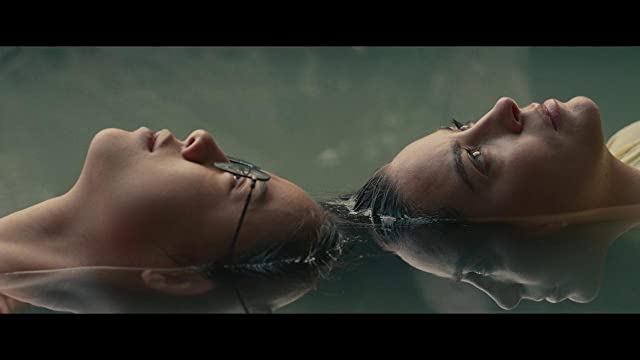 「ハーフ・オブ・イット: 面白いのはこれから」リア・ルイス & Alexxis Lemireの画像