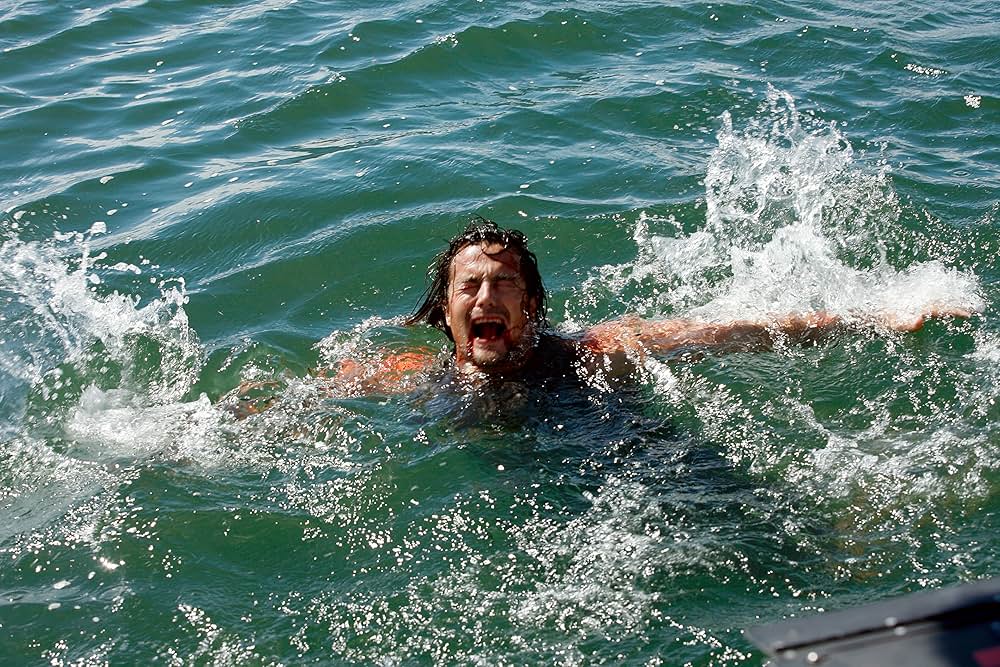 「ジョーズ・イン・ツナミ」の画像